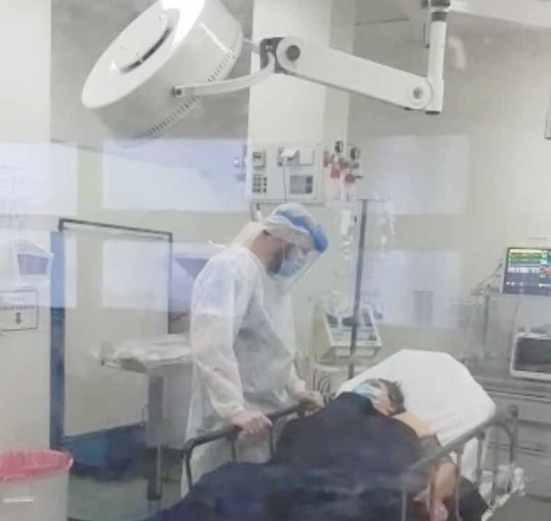 Conmovedor gesto de un médico balcarceño con los 5 hijos de  una paciente antes de morir