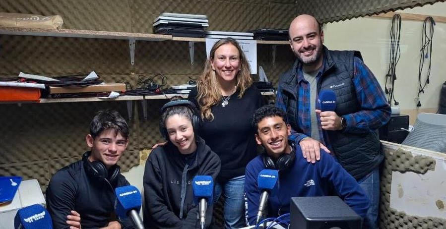 Alumnos y docentes de Napaleofú fueron premiados en “Sueños de Radio”