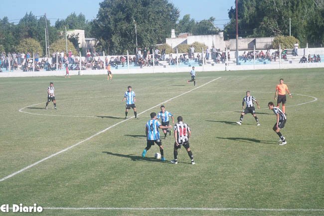 Racing perdió el invicto ante Ever Ready de Dolores