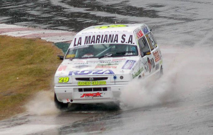 Santiago Lantella no tuvo rivales bajo la lluvia