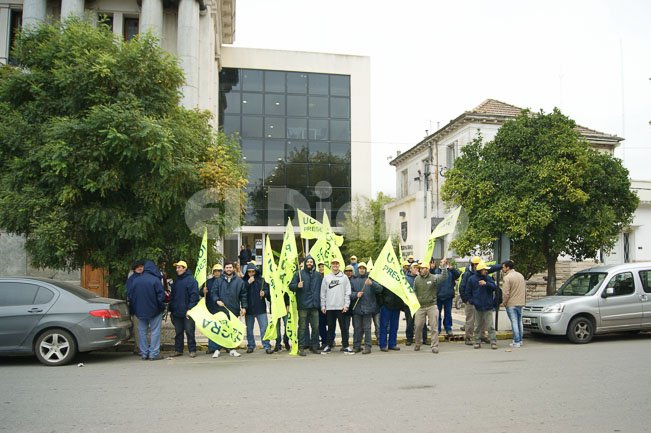 Trabajadores de Intesar, en estado  de "alerta" luego de ser despedidos