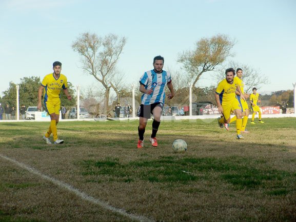 Racing, con un gol sobre la hora, se llevó los tres puntos