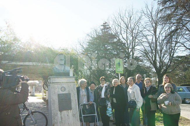 En el 130º aniversario de su nacimiento se  rindió homenaje ayer a Lucas Kraglievich