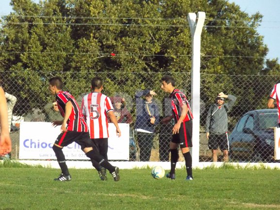 Amigos Unidos fue mejor y se llevó la victoria