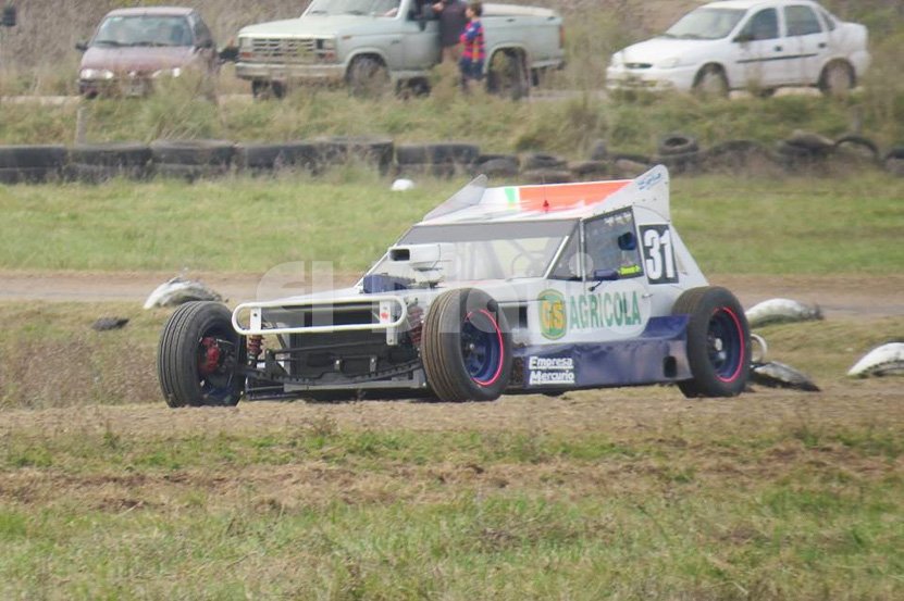 Los pilotos locales tuvieron buenos parciales pero abandonaron en  las finales