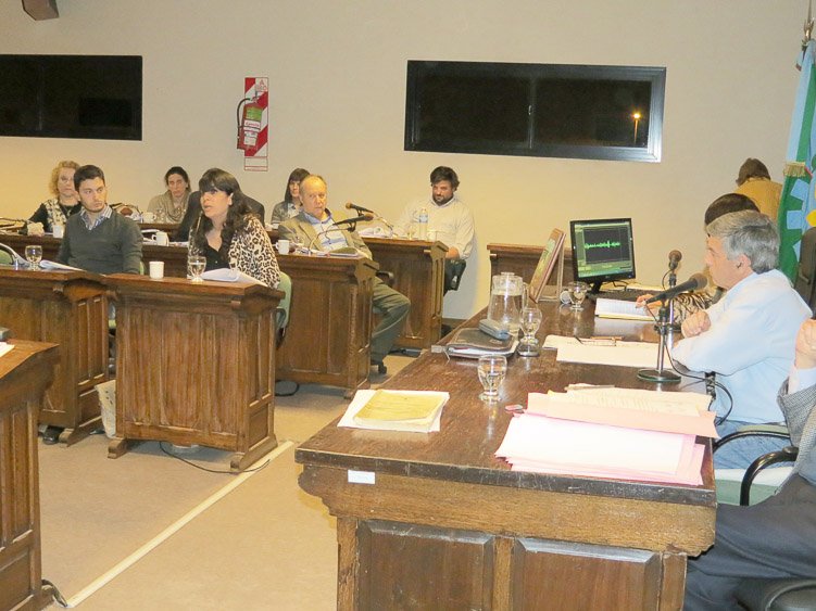 La "prórroga" con ASHIRA generó cruces y fuertes pases de factura