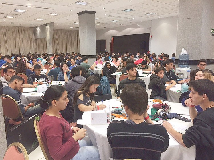 Estudiantes de la EEST Nº 1 ponen en juego lo que saben de construcción y electromecánica
