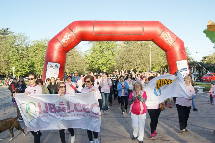 Más de 300 personas en la caminata de Libalcec