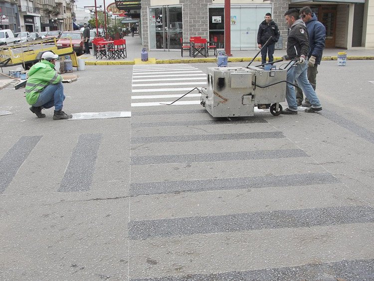 Se avanza en la demarcación de sendas peatonales 