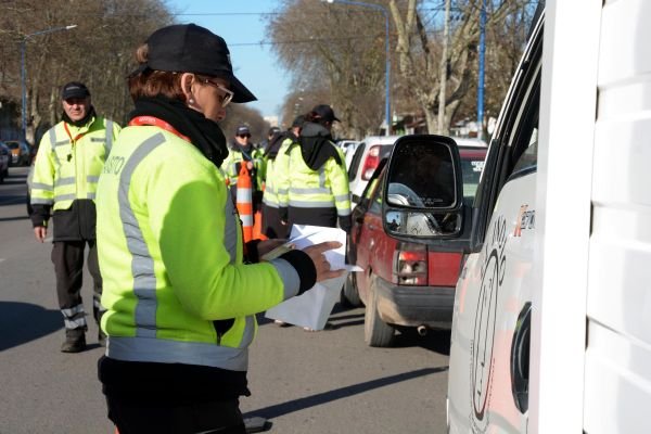 Cruzar un semáforo en rojo costará casi $20.000