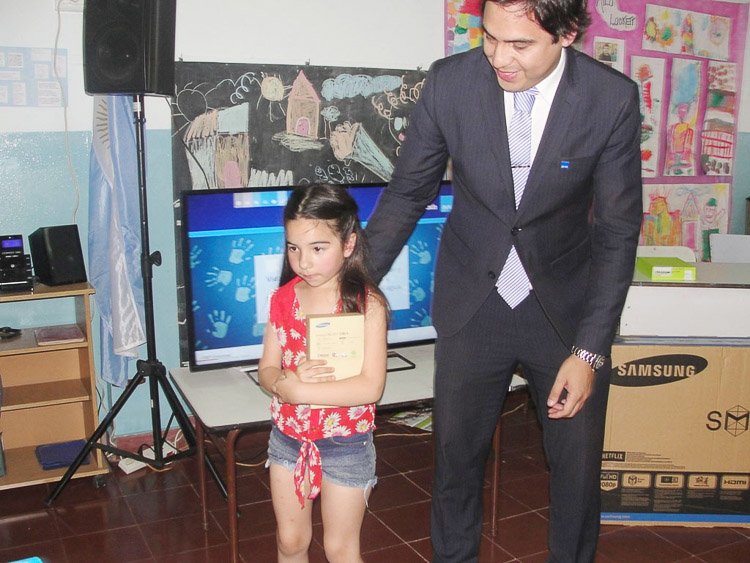 Sofía, la pequeña de Los Pinos ganó el certamen "Que el agua dé vida a tus ideas"