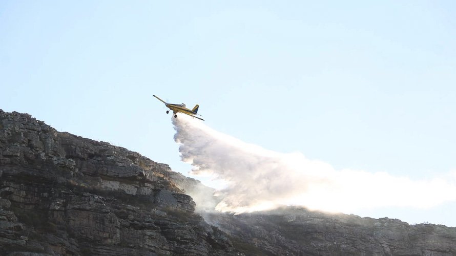 El calor, el viento y la sequía agravaron  los focos ígneos en la sierra "El Volcán"
