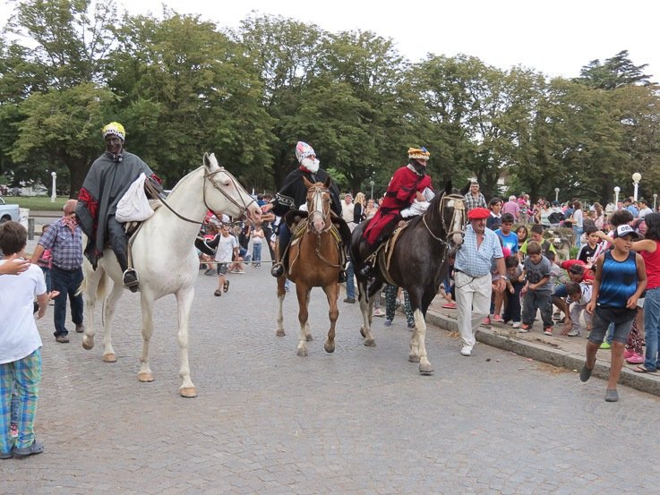 Los Reyes Magos "Gauchos"  repartieron regalos y alegría 