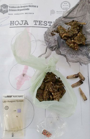 Cuatro jóvenes demorados  por tenencia de microdosis de  ácido lisérgico y marihuana