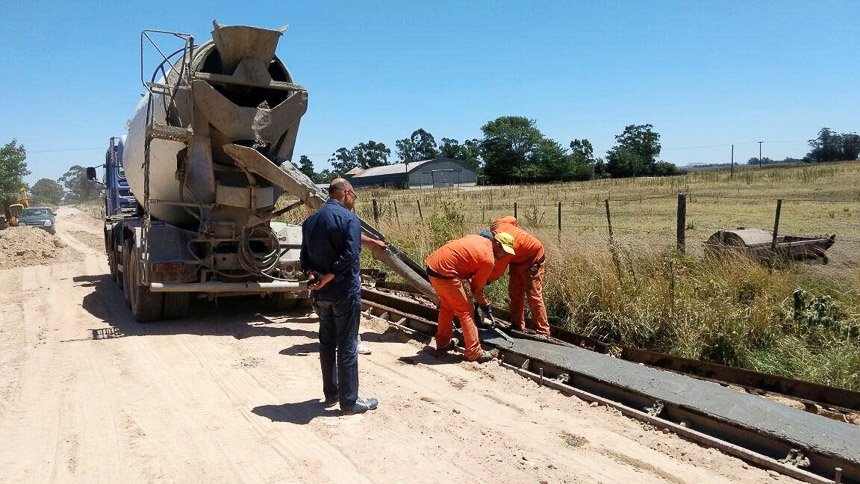 Avanza la obra de construcción de 60 cuadras de cordón cuneta en Pueblo Nuevo