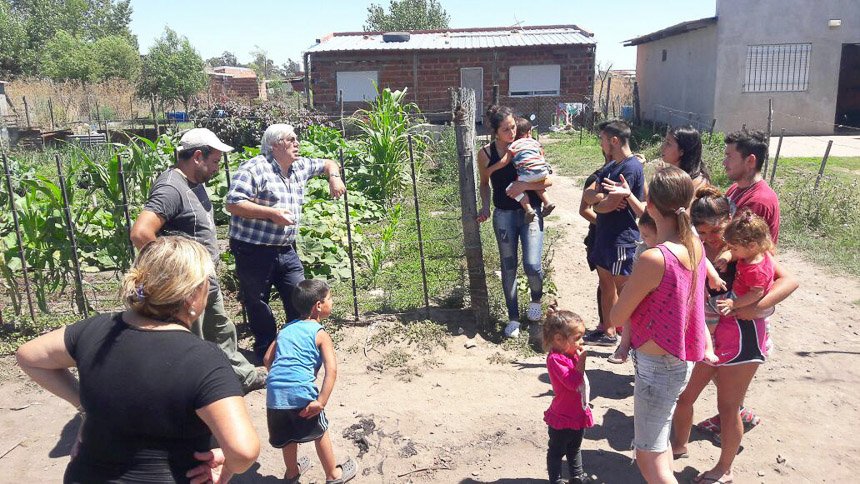 Por carecer del servicio de agua vecinos de 37  bis entre 2 y Maipú hacen público su reclamo