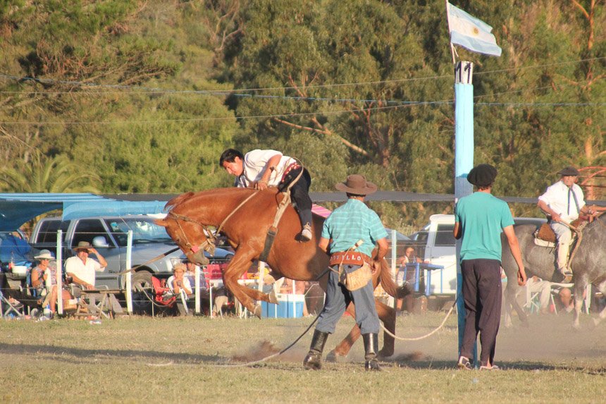 Exitosa fiesta tradicionalista de los "Gauchos de Balcarce" 