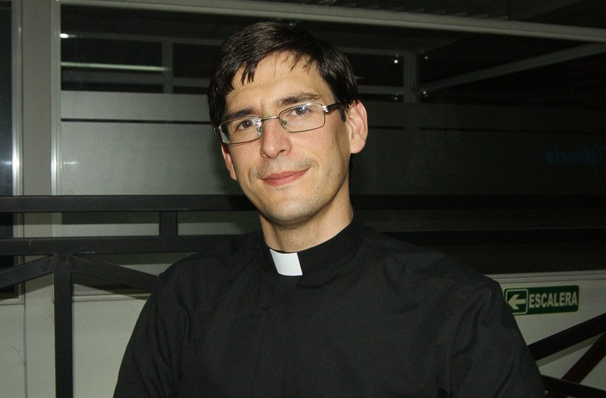 El Obispo Diocesano instituirá el ministerio  del acolitado al balcarceño Martín A. García