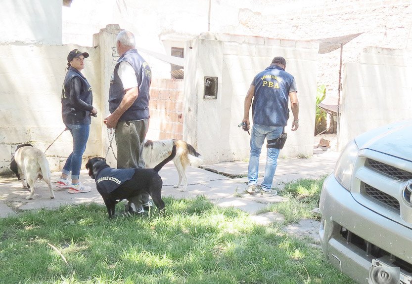 Ocho allanamientos simultáneos en busca de drogas: desbarataron dos "quioscos"