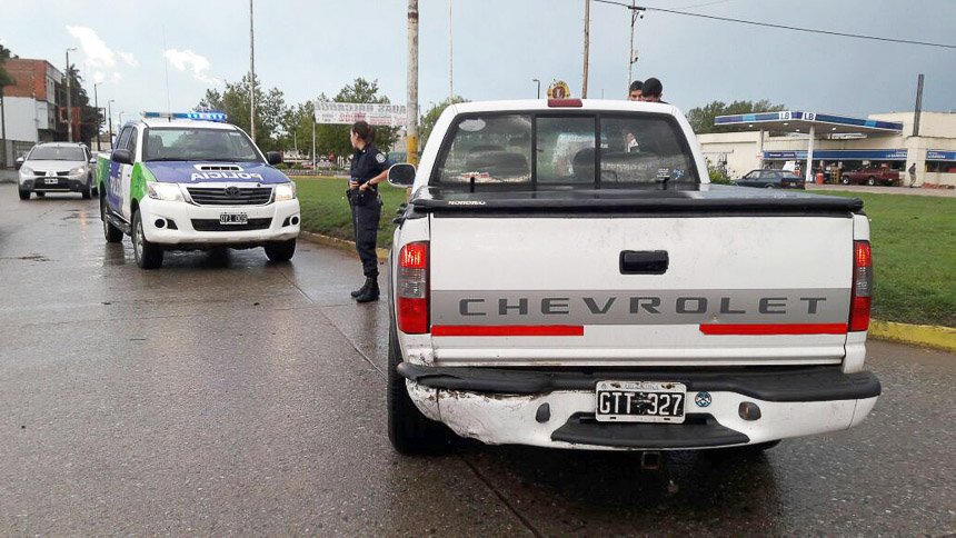 Espectacular accidente entre dos vehículos