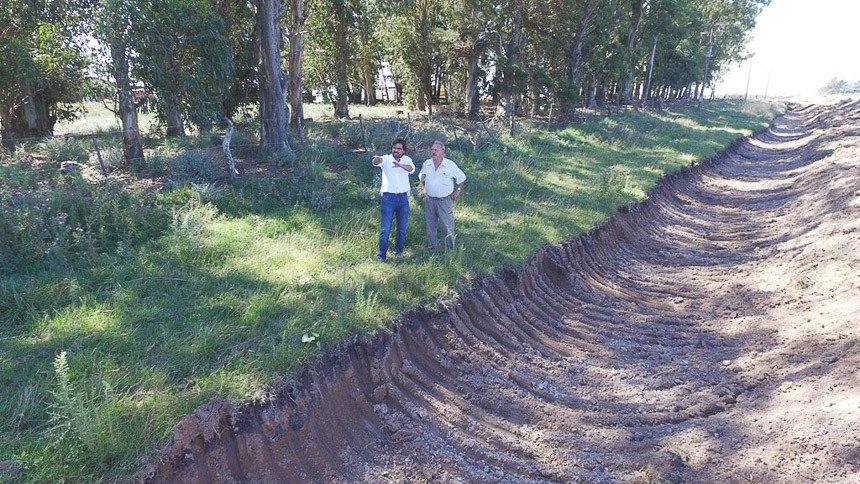 Construyen un canal en "La Tablada"