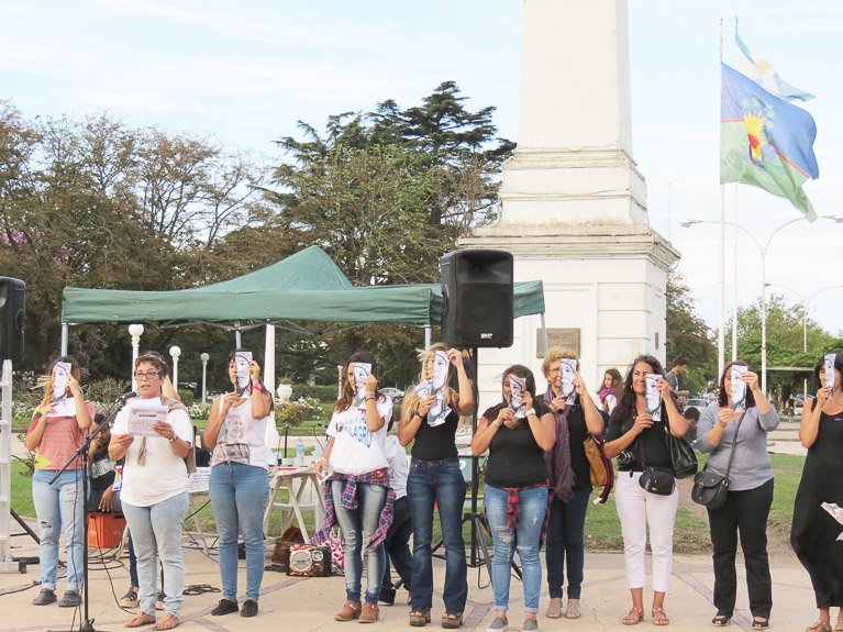 Reclamos, críticas y elogios en el "Día de la Mujer"