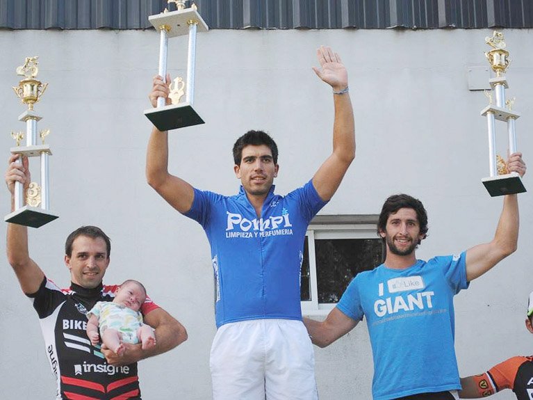 En el sprint final, Cristian Giuliano fue más
