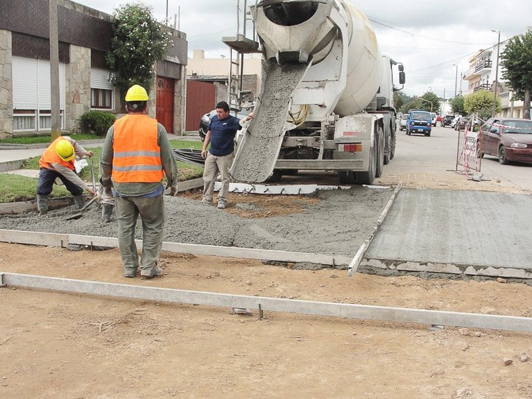 Empezó la reparación de sectores críticos de  la ciudad: en esta primera etapa, un frezado