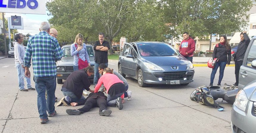 Motociclista lesionada durante una colisión