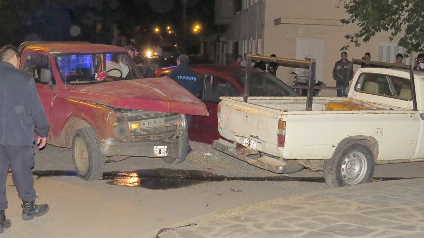 Violenta triple colisión