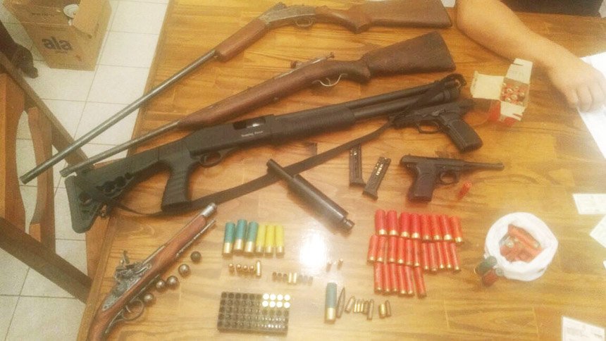 Secuestran un arsenal de armas y municiones