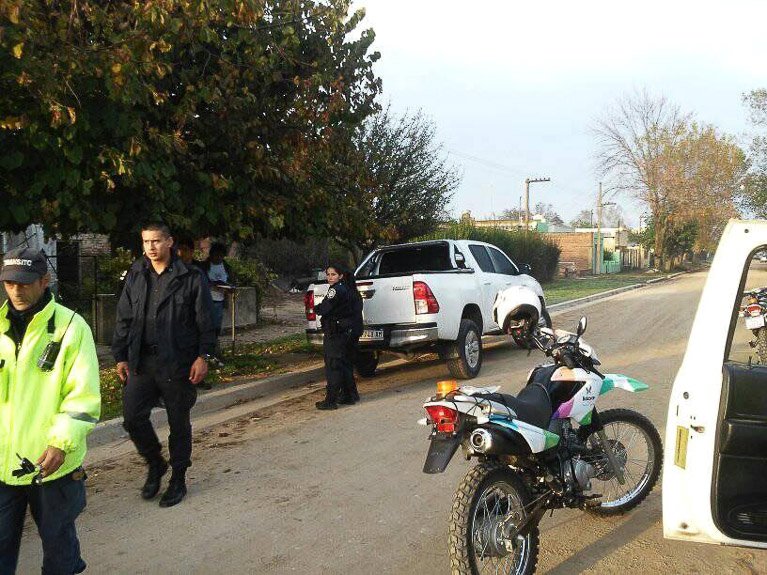 Se arrojó de la moto para que no la chocara  un automovilista que manejaba alcoholizado