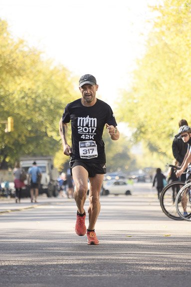 César Pascual se atrevió a los 42  kilómetros del maratón de Mendoza 