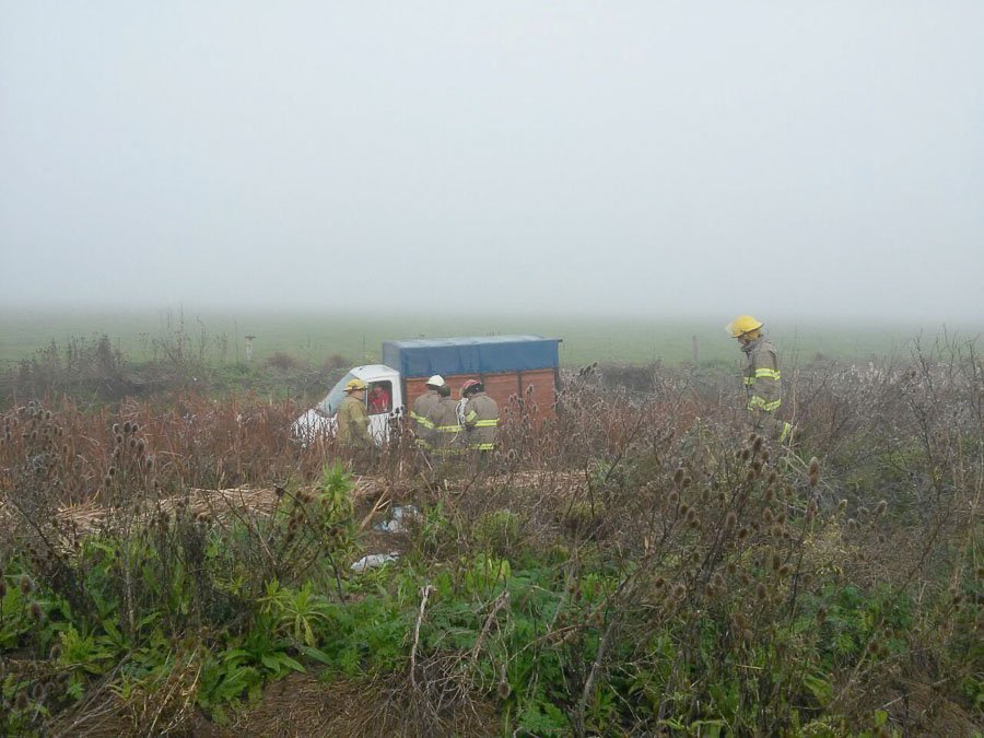 Vehículo se despistó en medio de una densa niebla