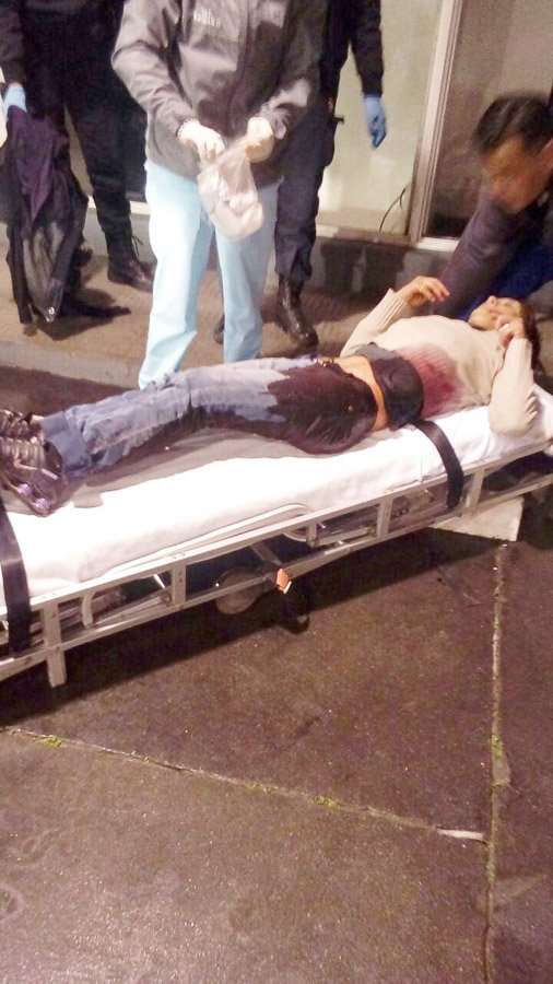 Discutió, golpeó y  apuñaló a su pareja 