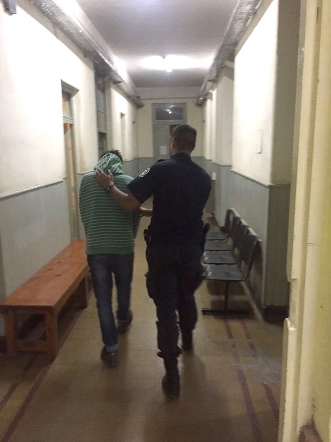 Amenazó a su expareja con un cuchillo, a pesar que tenía una restricción de acercamiento