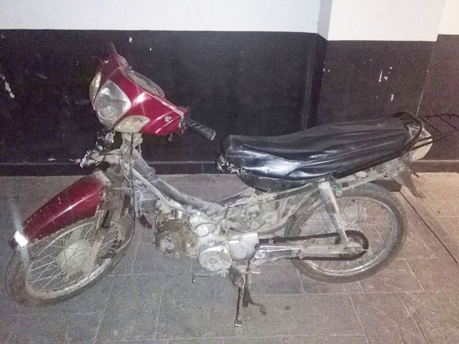 La Policía detuvo a dos jóvenes y recuperó una moto robada