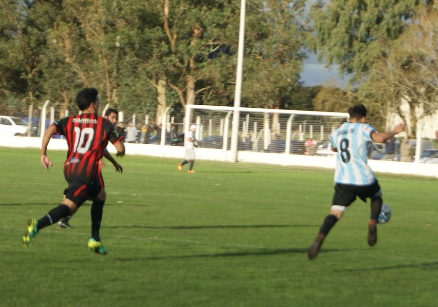 Racing ganó y es líder de la zona A