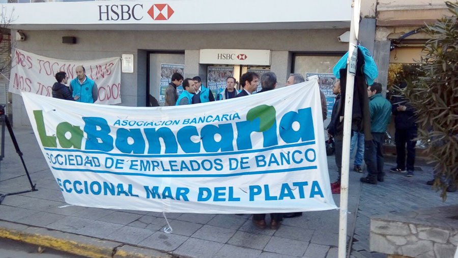 Protesta por cierre de la sucursal del HSBC 