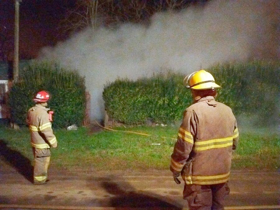 Un incendio destruyó una precaria vivienda