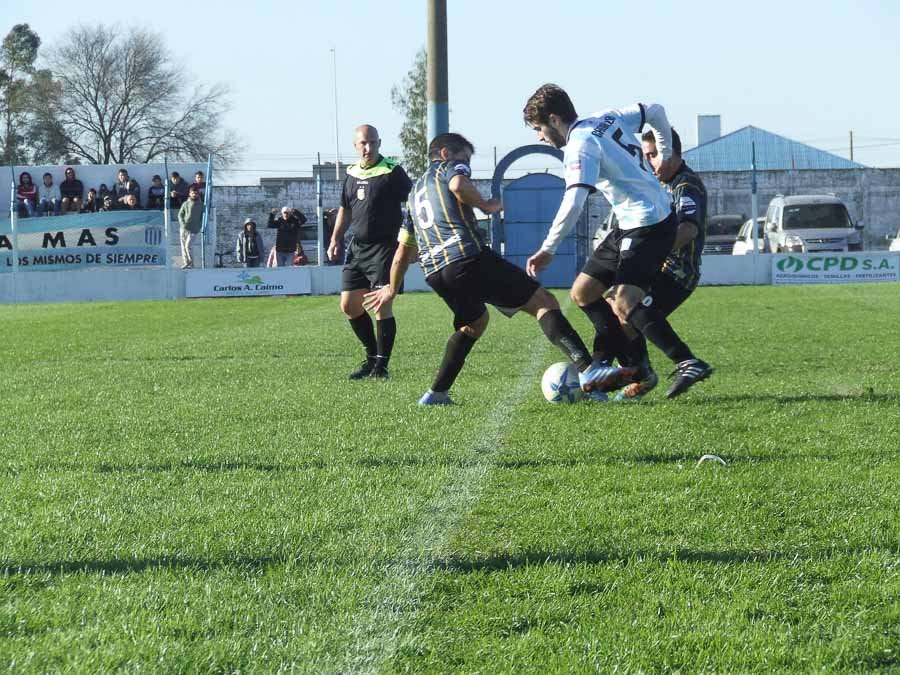 Los Pinos y Racing no se sacaron ventaja