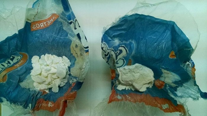 Ocultaban 40 gramos de cocaína entre la ropa de un niño; fueron detenidos por la DDI
