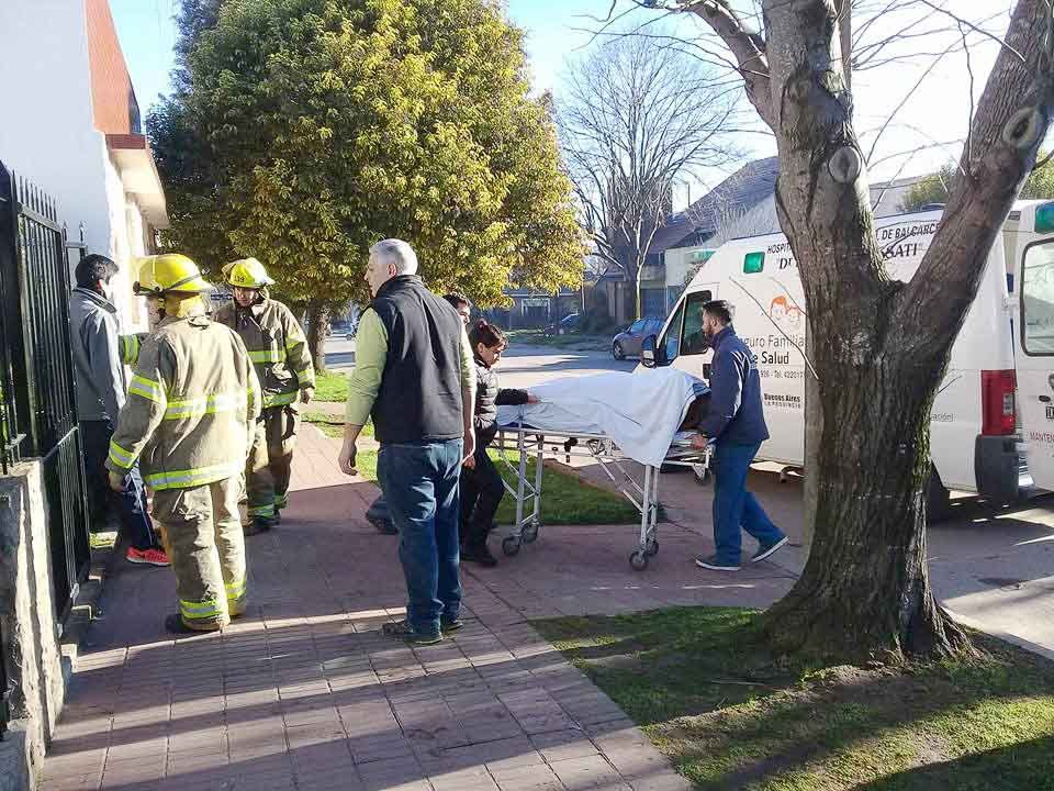 Auxilian a una vecina  que se había descompensado