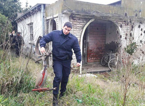 Hallan en una casa abandonada  elementos de procedencia dudosa 