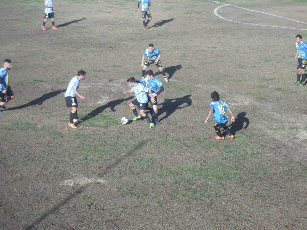 Racing se trajo los tres puntos de 25 de Mayo 
