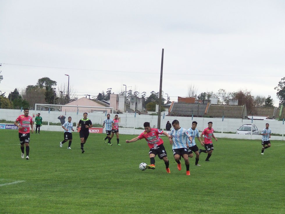  Racing Club volvió a perder de local,  Ferrocarril Roca le ganó 1 a 0