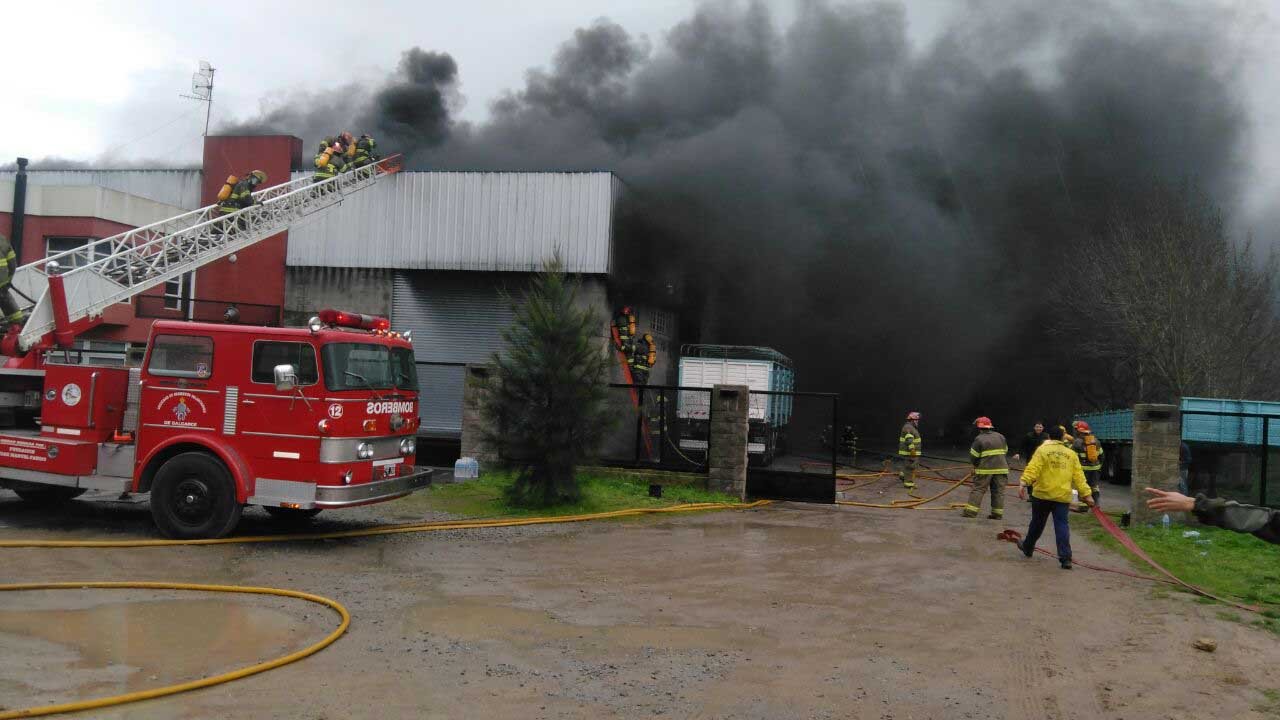 Incendio de magnitud en “El Cruce”