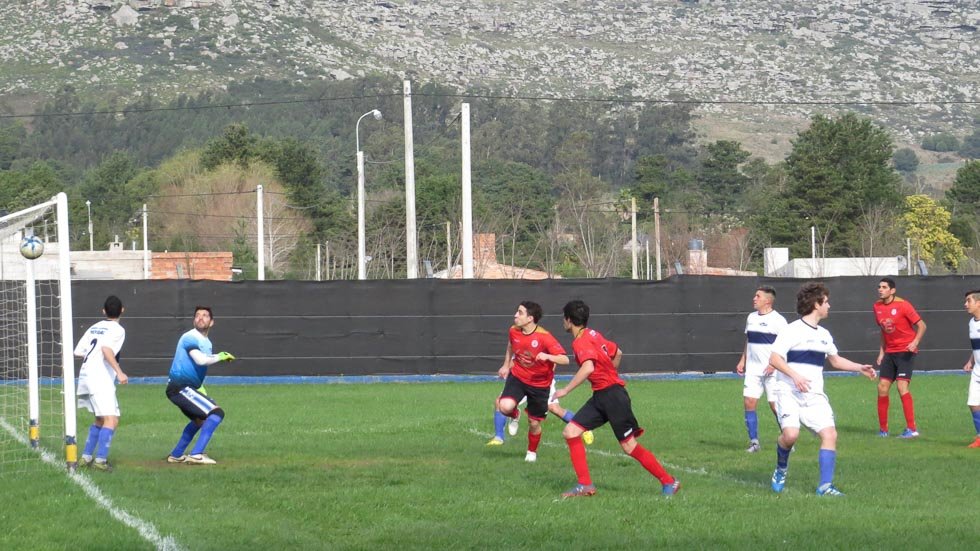 Estudiantes ganó el primer partido del torneo 