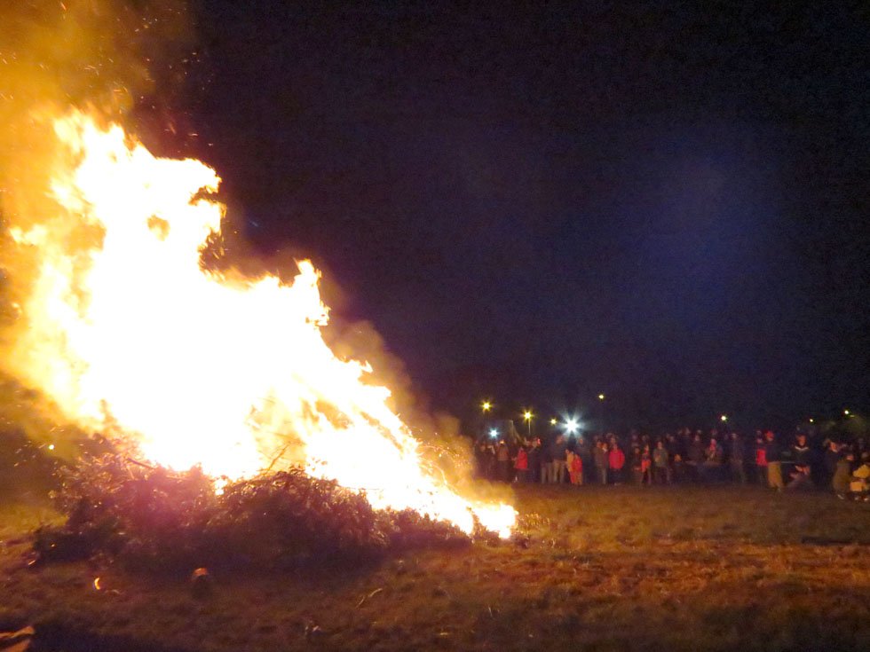 San Juan Bautista tuvo su tradicional fogarata en Los Pinos