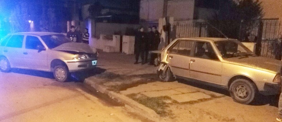 Conductor lesionado al  chocar con su automóvil